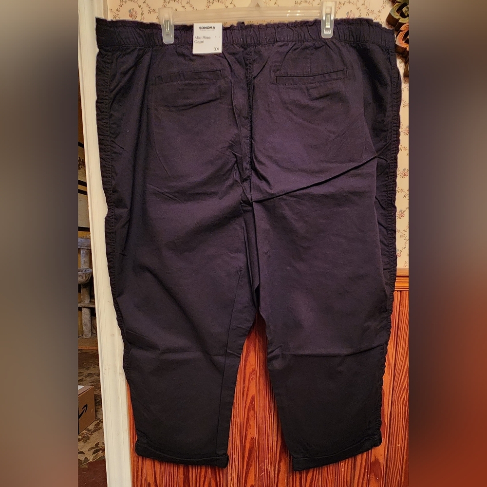 Sonoma 3x Mid Rise Black Capris